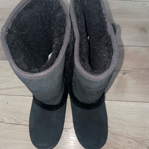 Big girls uggs size 4 worn - Picture 1 of 4
